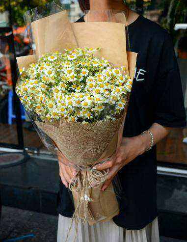 Instructor demonstrating bouquet technique